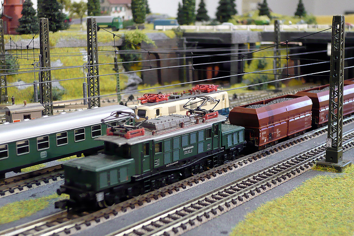 N gauge model railroad layout 4x8