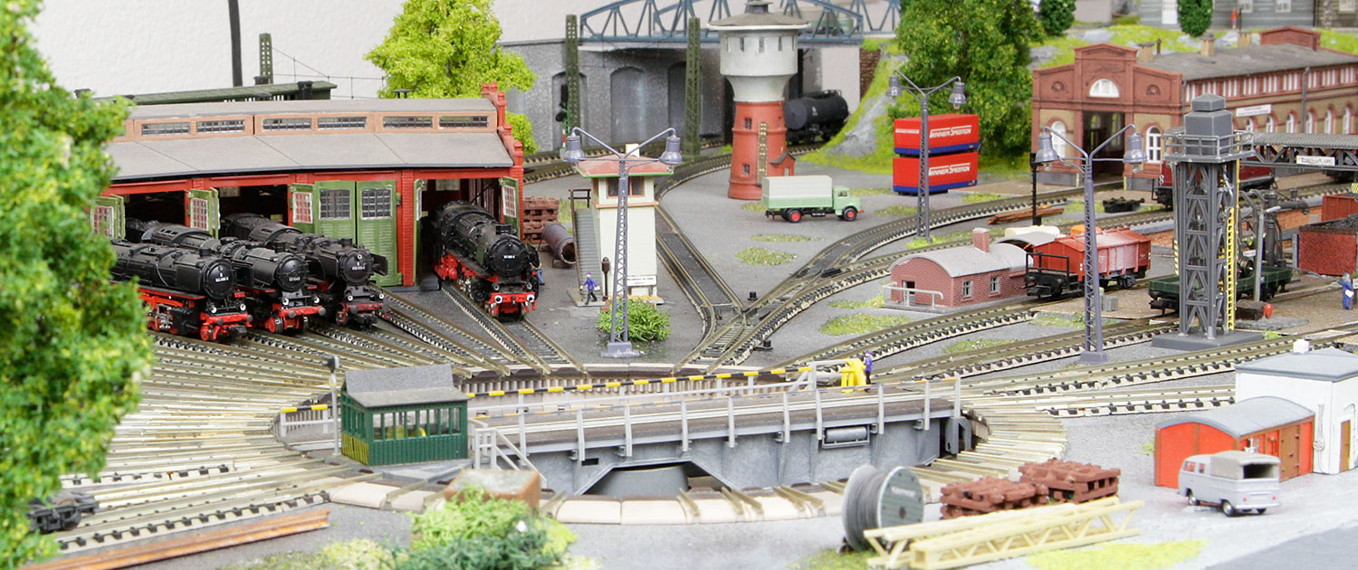 N scale train depot