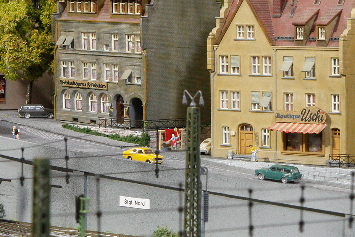 N scale scenery city