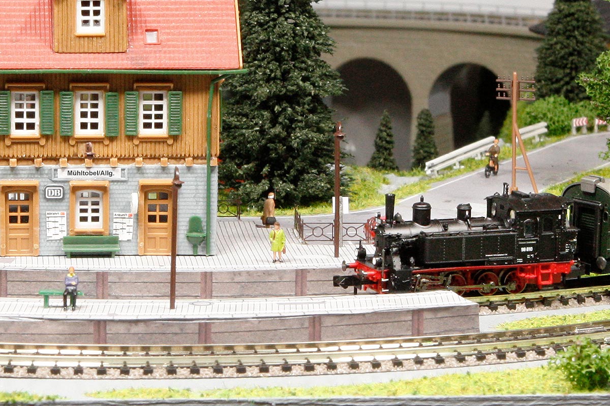 N gauge train station
